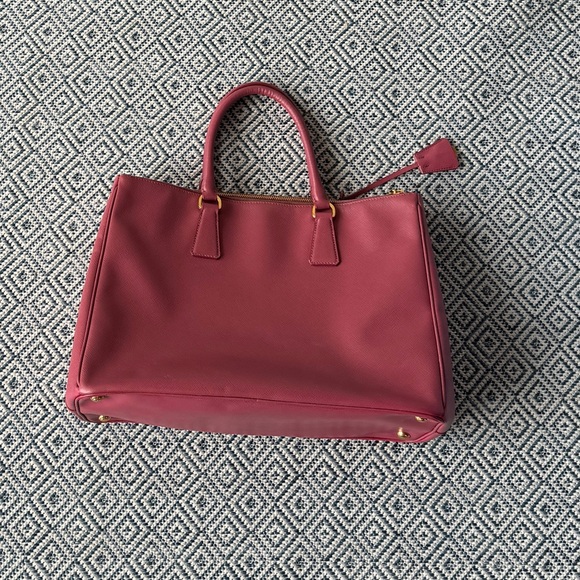 Prada Galleria Saffiano Tote, Peonia - Picture 4 of 17